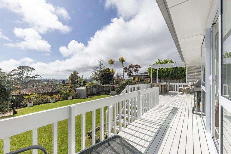 Photo of property in 8 Downsview Road, Pakuranga Heights, Auckland, 2010