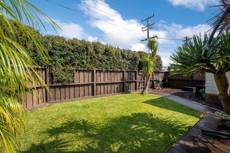Photo of property in 1/46 Eversleigh Road, Belmont, Auckland, 0622