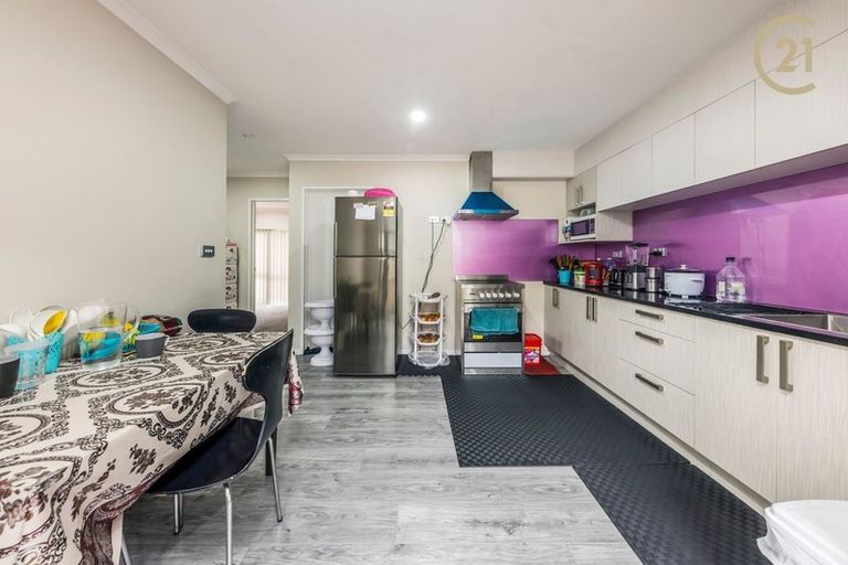 Photo of property in 14 Koroheke Road, Takanini, 2110