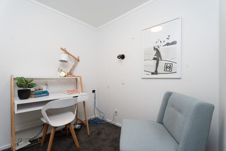 Photo of property in 50 Exploration Way, Whitby, Porirua, 5024