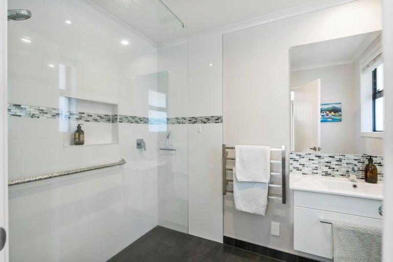 Photo of property in 9 Cassinia Close, Papamoa Beach, Papamoa, 3118