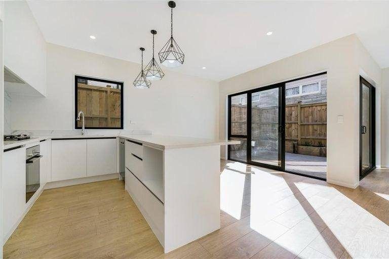 Photo of property in 76a Botany Road, Botany Downs, Auckland, 2010