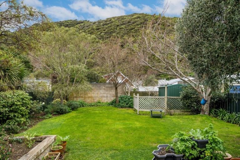 Photo of property in 67 Oroua Street, Eastbourne, Lower Hutt, 5013