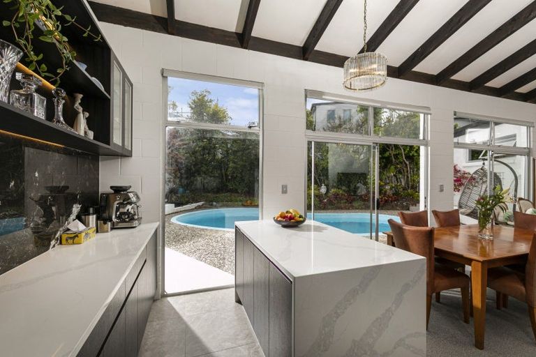 Photo of property in 23 Gordon Avenue, Forrest Hill, Auckland, 0620