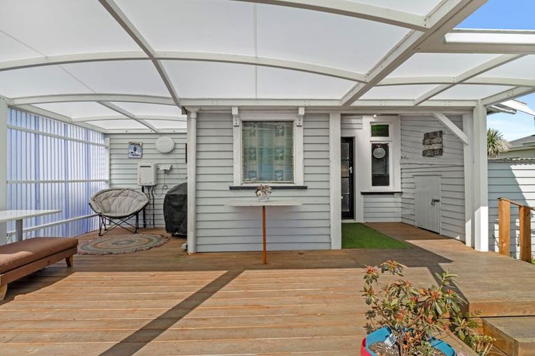 Photo of property in 11 Bear Street, Waverley, 4510