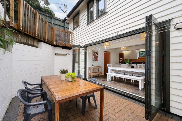 Photo of property in 98c Northland Road, Northland, Wellington, 6012