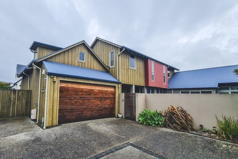 Photo of property in 12 Major Durie Place, Waikanae Beach, Waikanae, 5036