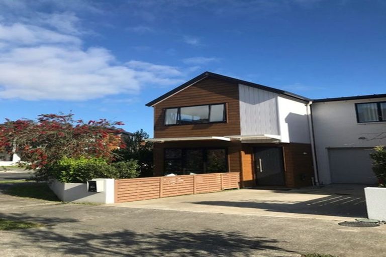 Photo of property in 1 Seafarer Crescent, Stanmore Bay, Whangaparaoa, 0932