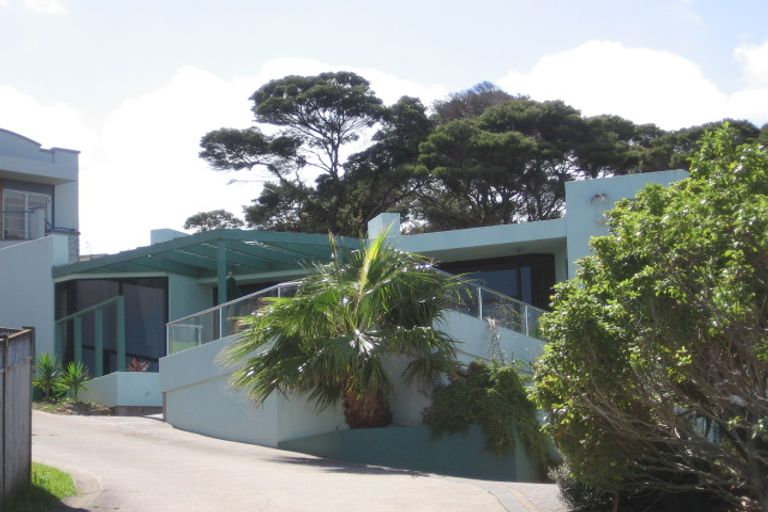Photo of property in 90 Hadfield Street, Beach Haven, Auckland, 0626