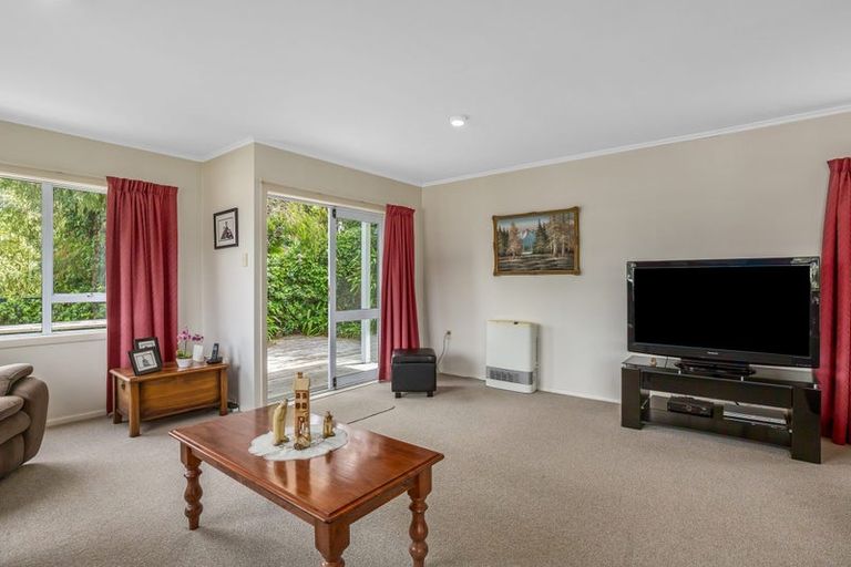 Photo of property in 9 Hampton Hill Road, Tawa, Wellington, 5028