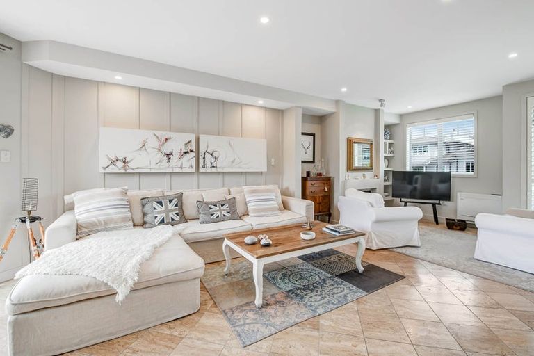 Photo of property in 19 Little Compton Mews, Snells Beach, 0920