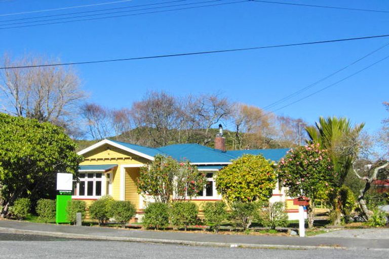 Photo of property in 24 Puketahi Street, Greymouth, 7805