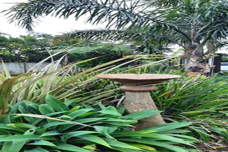 Photo of property in 5a Tui Grove, Oakura, 4314