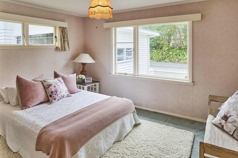 Photo of property in 112 Oriel Avenue, Tawa, Wellington, 5028