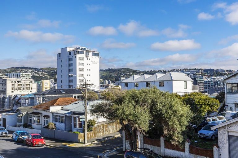 Photo of property in 44b Roxburgh Street, Mount Victoria, Wellington, 6011