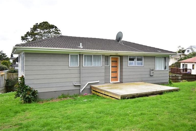 Photo of property in 8 Kelman Road, Kelston, Auckland, 0602