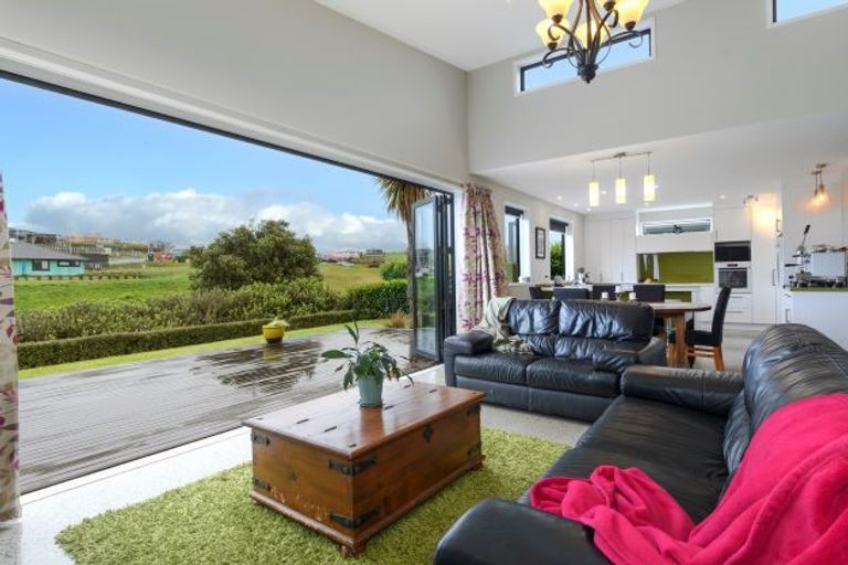 Photo of property in 14 Vantage Place, Omokoroa, 3114