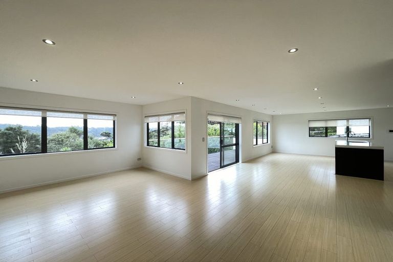 Photo of property in 114 Kittiwake Drive, Schnapper Rock, Auckland, 0632