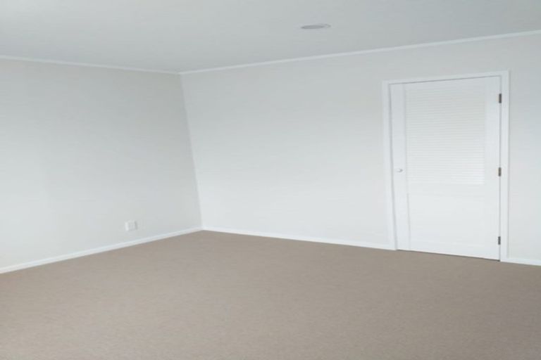 Photo of property in 74 Lynn Road, Bayview, Auckland, 0629