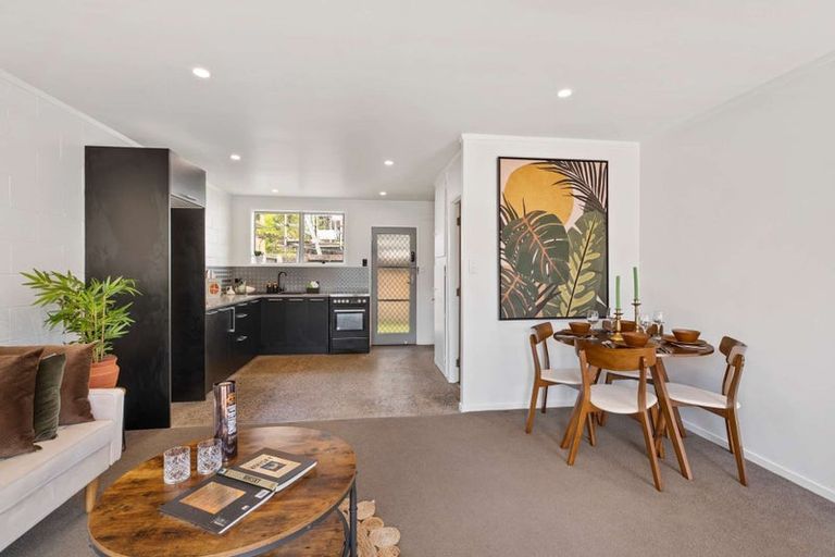 Photo of property in 1/252 Meola Road, Point Chevalier, Auckland, 1022