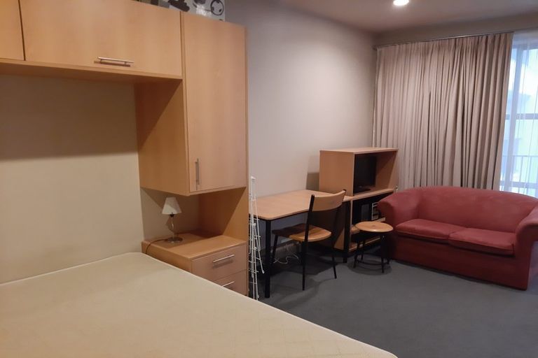 Photo of property in Atrium Apartments, 3i/154 The Terrace, Wellington Central, Wellington, 6011