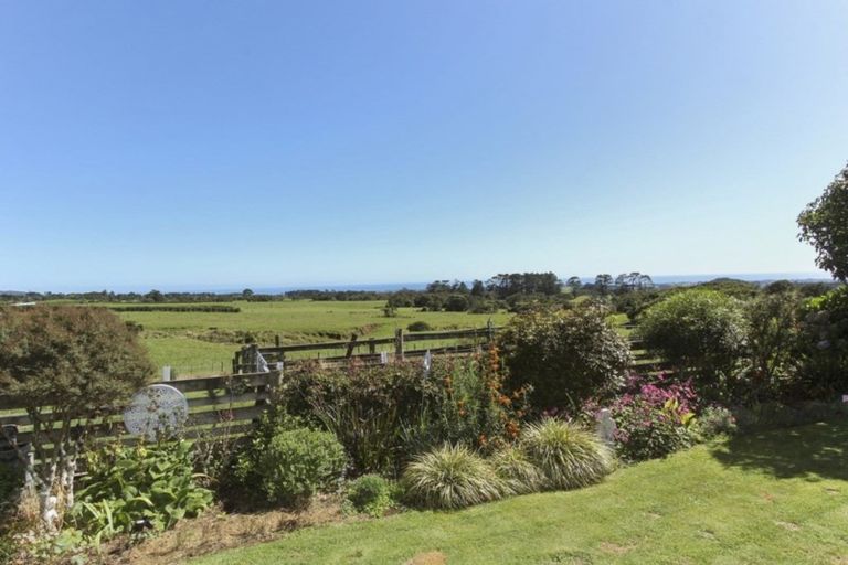 Photo of property in 1444 Carrington Road, Hurworth, New Plymouth, 4371