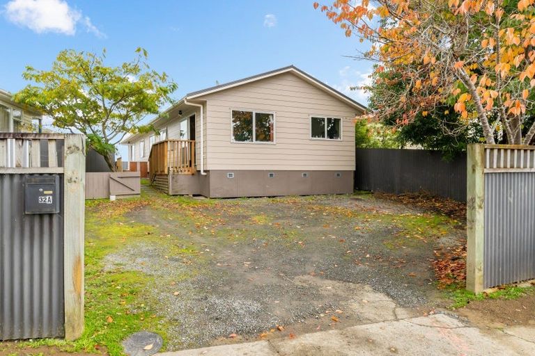 Photo of property in 32 Aniseed Grove, Timberlea, Upper Hutt, 5018