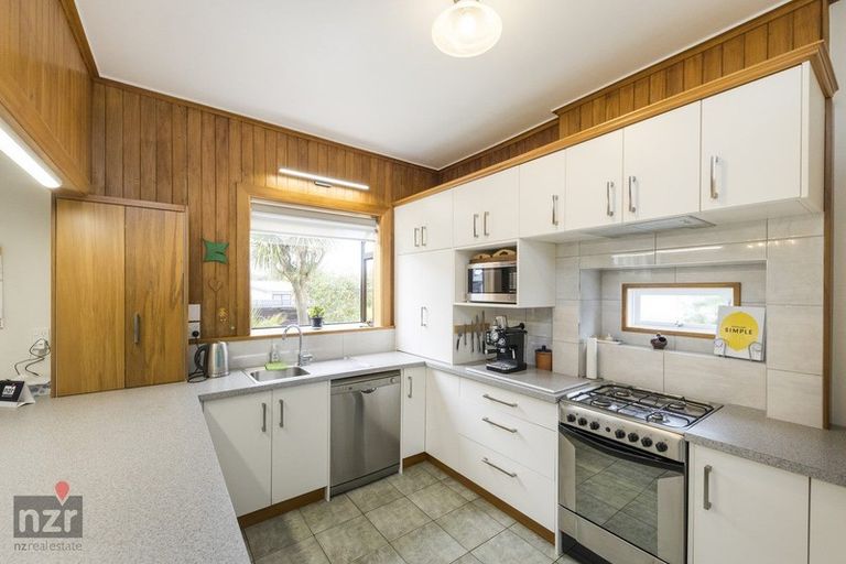 Photo of property in 36 Chelwood Street, Takaro, Palmerston North, 4412