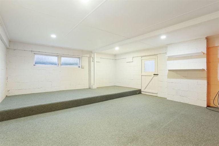 Photo of property in 14 Fowey Avenue, Te Atatu South, Auckland, 0610