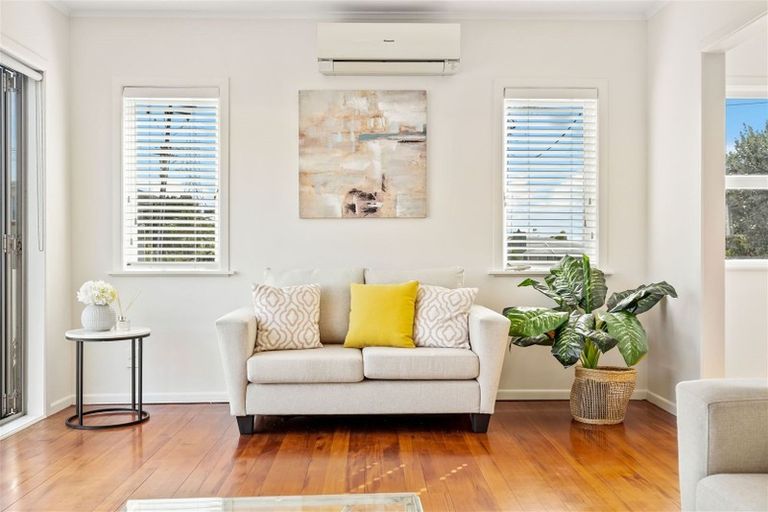 Photo of property in 2 Talavera Place, Te Atatu South, Auckland, 0602