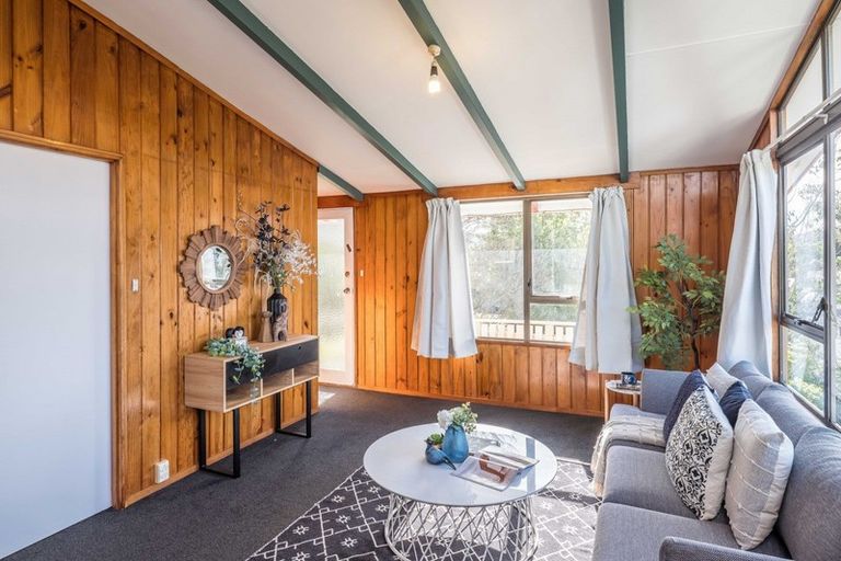 Photo of property in 117 Newlands Road, Newlands, Wellington, 6037