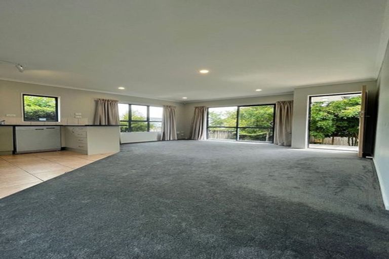 Photo of property in 226 Henderson Valley Road, Henderson, Auckland, 0612