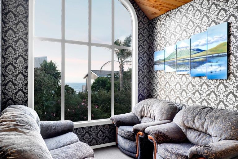 Photo of property in 30 Messenger Terrace, Oakura, 4314