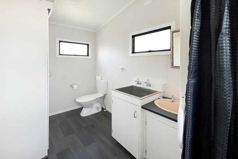 Photo of property in 2a Hendon Place, West End, Palmerston North, 4412