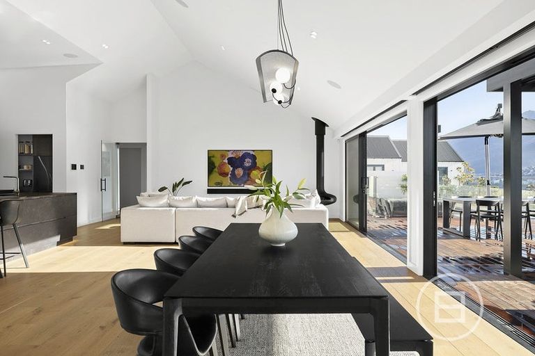 Photo of property in 5 Red Deer Rise, Kelvin Heights, Queenstown, 9300