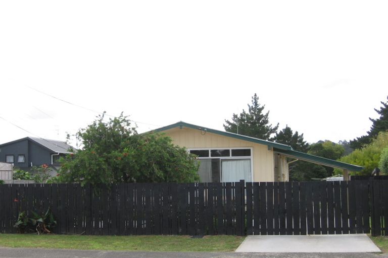 Photo of property in 194 Beach Haven Road, Beach Haven, Auckland, 0626