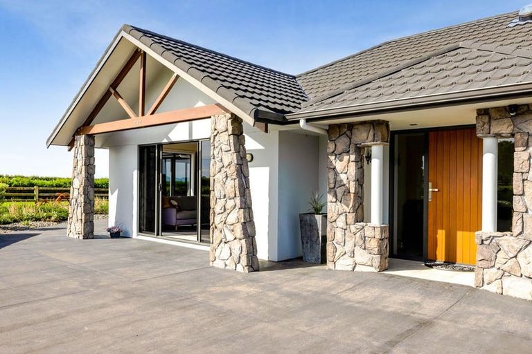 Photo of property in 105 Mawhitiwhiti Road, Normanby, Hawera, 4675