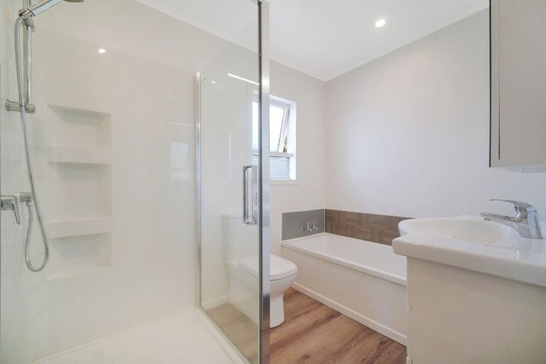 Photo of property in 51 Fairclough Road, Beach Haven, Auckland, 0626