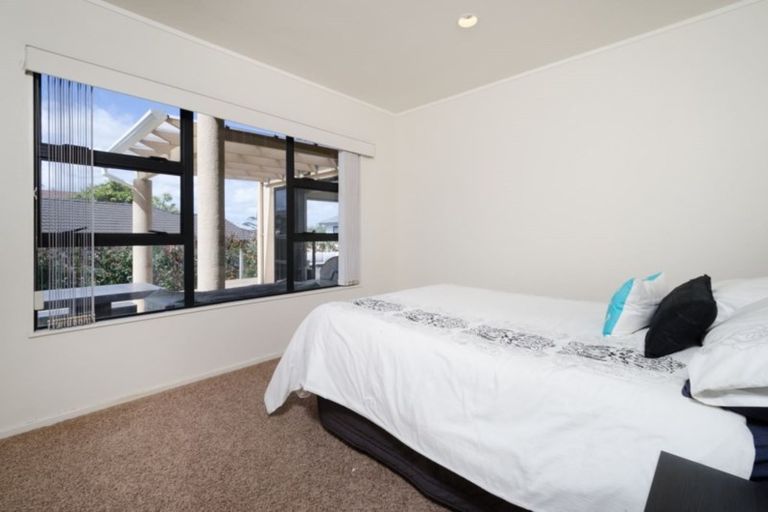 Photo of property in 23 Connemara Court, West Harbour, Auckland, 0618