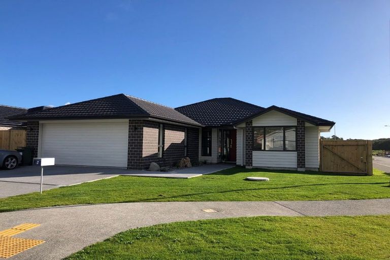 Photo of property in 8 Tapuhikura Street, Waikanae, 5036