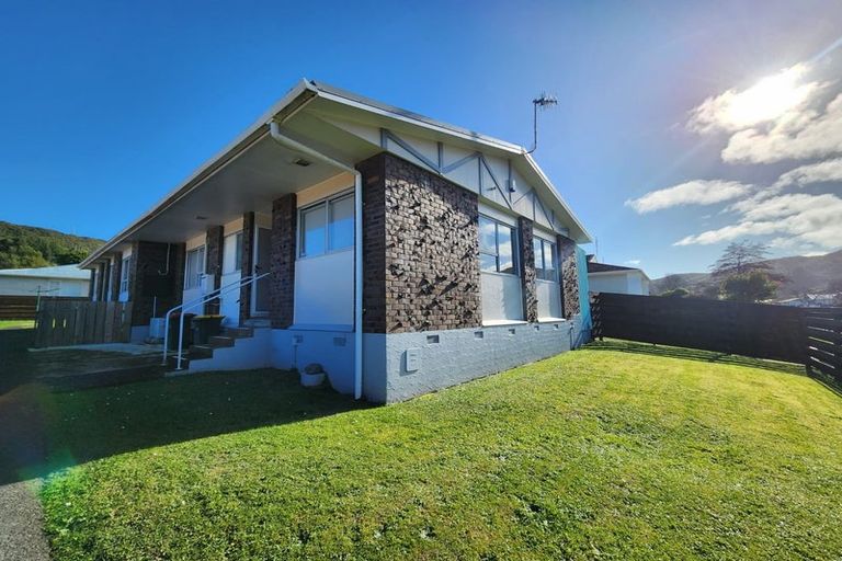Photo of property in 315 Wellington Road, Wainuiomata, Lower Hutt, 5014