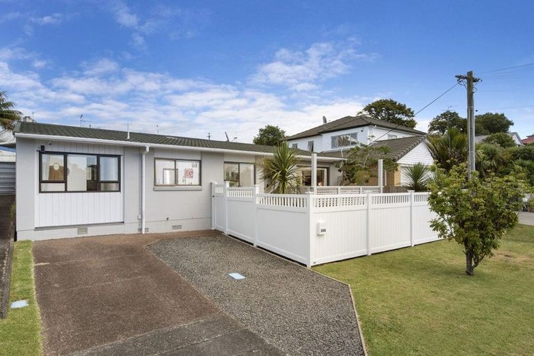 Photo of property in 2/26 Corunna Road, Milford, Auckland, 0620