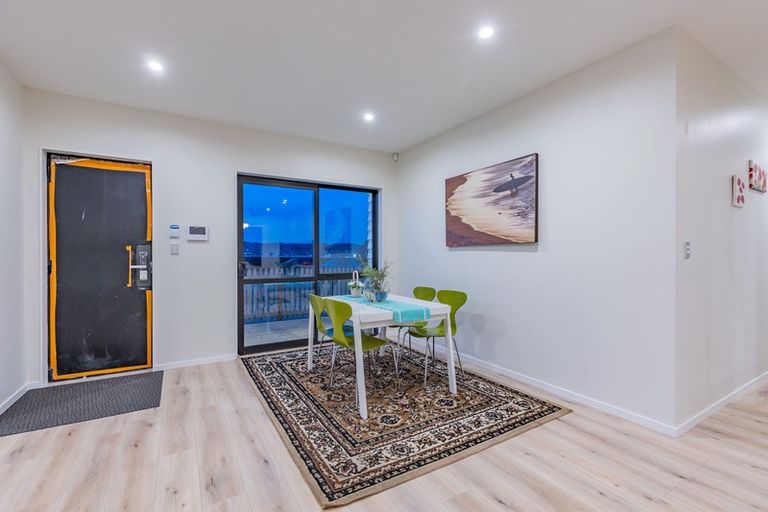 Photo of property in 1 Vinistra Road, Kumeu, 0810