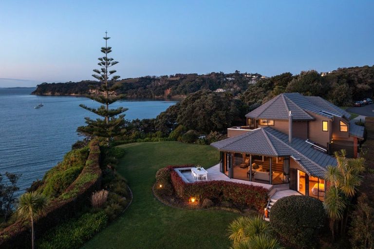 Photo of property in 26 The Crescent, Tindalls Beach, Whangaparaoa, 0930