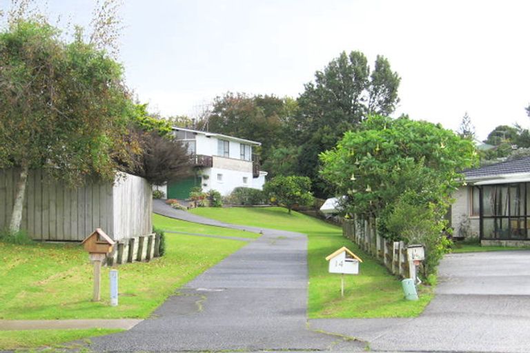 Photo of property in 14 Sirius Place, Botany Downs, Auckland, 2010
