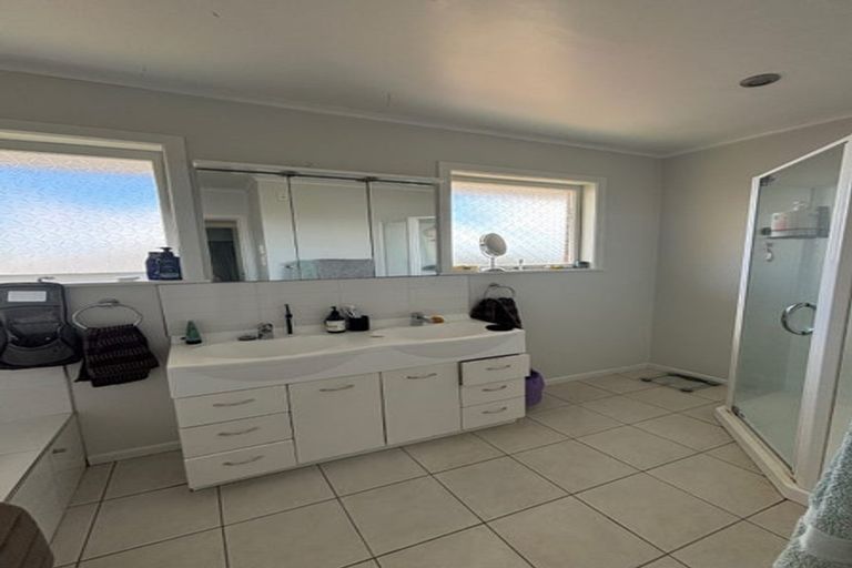 Photo of property in 2 Marlborough Avenue, Glenfield, Auckland, 0629