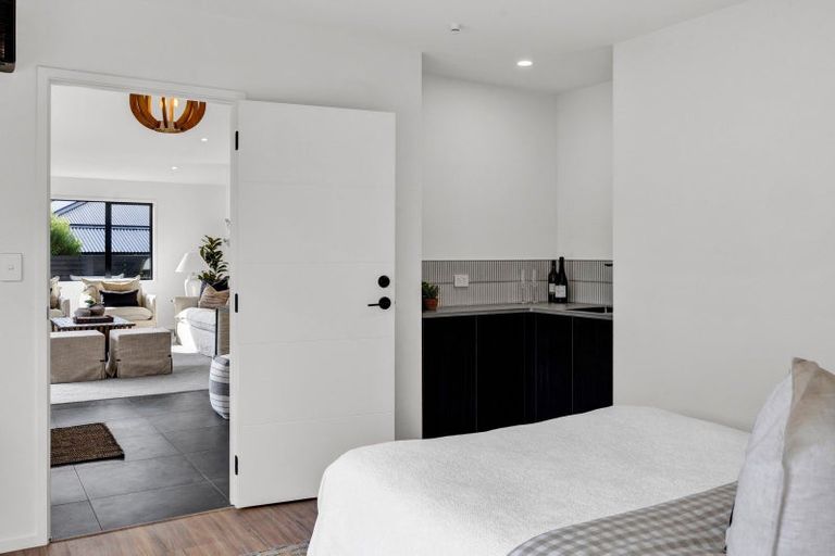 Photo of property in 2 Marsden Place, Hurworth, New Plymouth, 4310