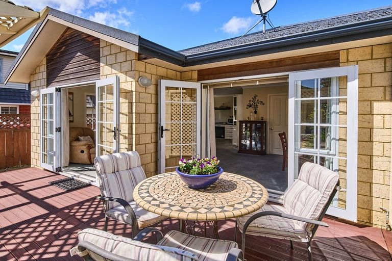 Photo of property in 20a Redwood Avenue, Tawa, Wellington, 5028