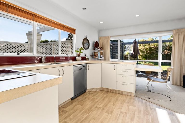 Photo of property in 158 Heta Road, Highlands Park, New Plymouth, 4312