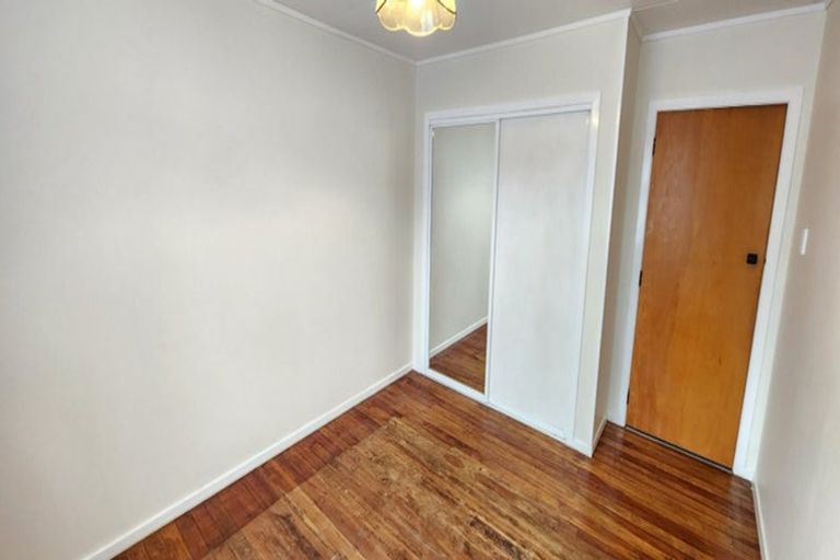 Photo of property in 13 Vancouver Place, Marfell, New Plymouth, 4310